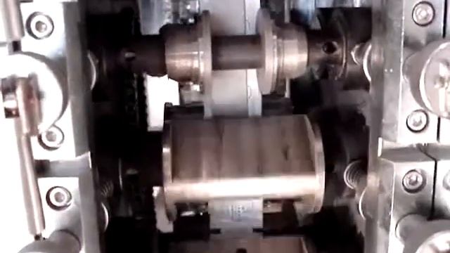 АВТОМАТ УПАКОВКИ ВЛАЖНЫХ САЛФЕТОК В ПАКЕТ САШЕ смотреть онлайн