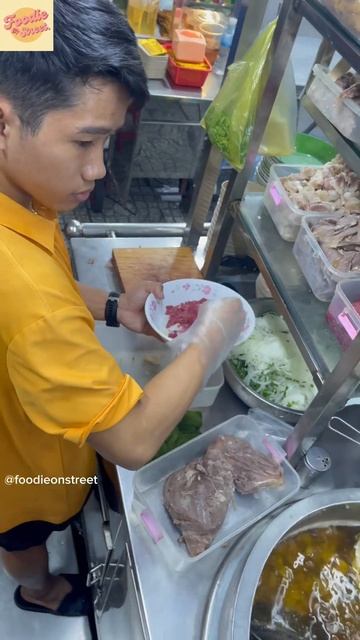 Discovering the Magic of Pho: Vietnam’s Iconic Noodle Soup 🍜🍜🍜 смотреть онлайн