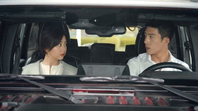 President returned from a business trip and could not wait to kiss girl in the car смотреть онлайн