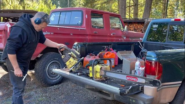I’m Excited, this chainsaw is a monster смотреть онлайн