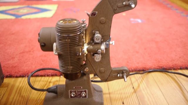 Bell & Howell 8mm Master 400 Filmo Home Movie Film Projector смотреть онлайн