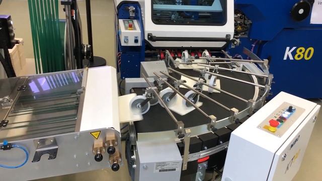 MBO’s Automated K80 Folder Producing Log Stacked and Banded Signatures using KT90 Turn смотреть онлайн
