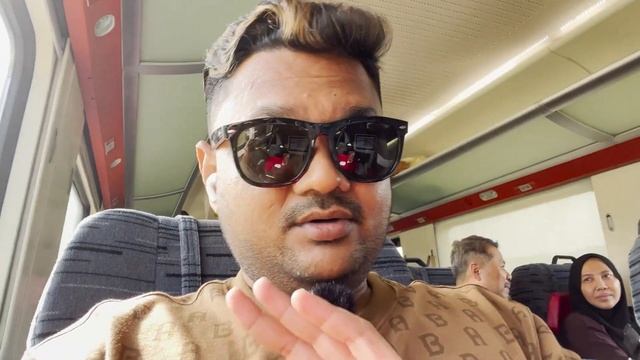 Business Class Train 🇲🇾 to 🇹🇭 | Thailand Border Crossing | Manik V23 смотреть онлайн