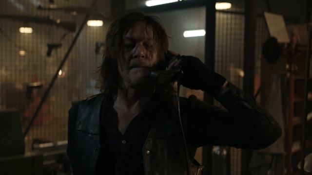 The Walking Dead Daryl Dixon 1x05 Daryl Talks To Carol On Radio смотреть онлайн