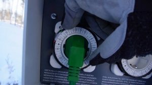 Розетка для автомобиля на парковке в Финляндии. Что это? Зачем?