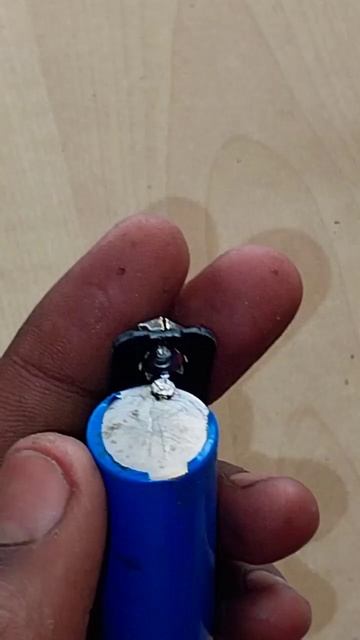 how to 9 volt battery ke connector Lagaye 18650 lithium Maine battery mein #short #liye #channel #k смотреть онлайн