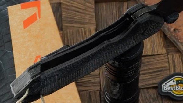 Складной нож Petrified Fish PFP04 Havrog, сталь К110, рукоять черная микарта