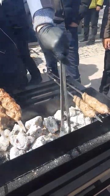 СОЧНЫЙ молотый ШАШЛЫК по Самаркандский | Street food | Gurman TV смотреть онлайн