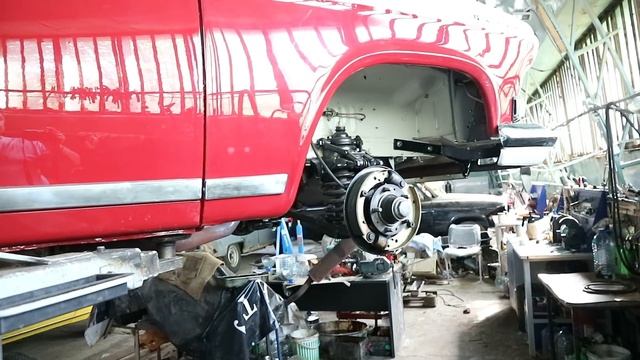 Газ-21 1970 года. роскошная двухцветка приехала на диагностику. смотреть онлайн