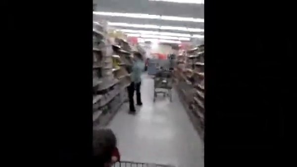 Сумасшедший покупатель в Волмарте