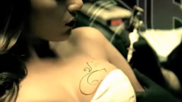 Копия видео Eminem ft Dr Dre 50 Cent Crack A Bottle 2009 XviD смотреть онлайн