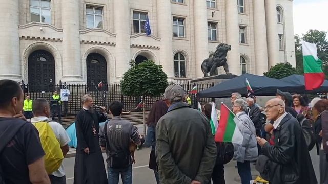 Отец Дионисий на #протест Да изхвърлим каскета! пред Съдебната палата ...#гешев е позор! .. #оставк смотреть онлайн