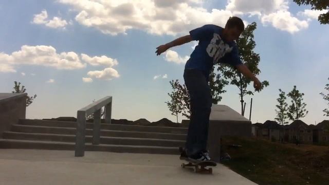 Small Hubba/Marc Santi Skatepark- Clip Of The Day #38 смотреть онлайн