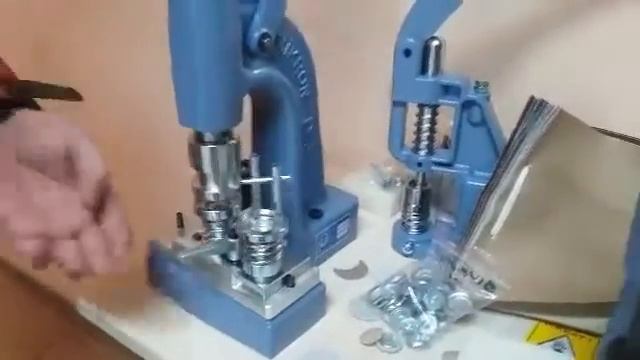 Автоматический пресс для пуговиц смотреть онлайн