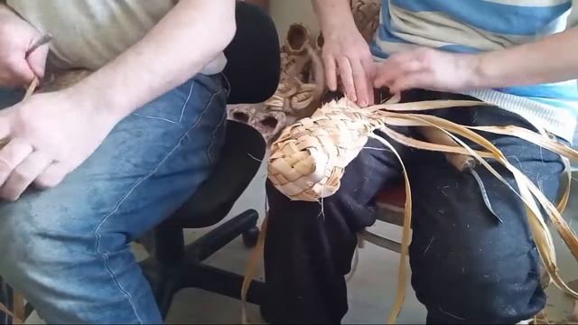 Свежие лапти Да можно купить лыковые 43р Занятия каждый день 89514312732 Александр смело звонит смотреть онлайн