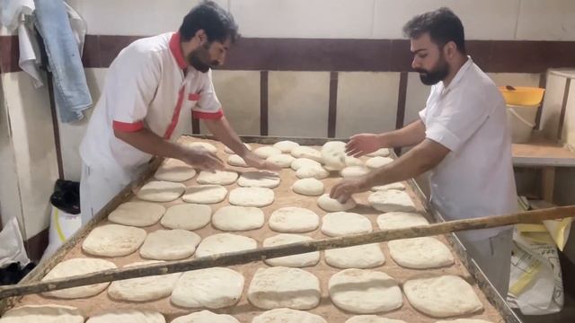 Baking 1000 breads! |Cooking traditional bread in tehran Iran смотреть онлайн