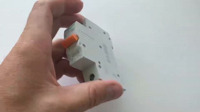 Электроавтомат Шнайдер 25А смотреть онлайн