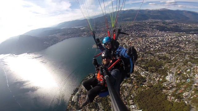 Tandem paragliding flight above Lugano! смотреть онлайн
