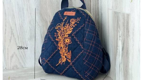 Вышивка цветочного мотива для рюкзака ручной работы мастер Марина Боровская.