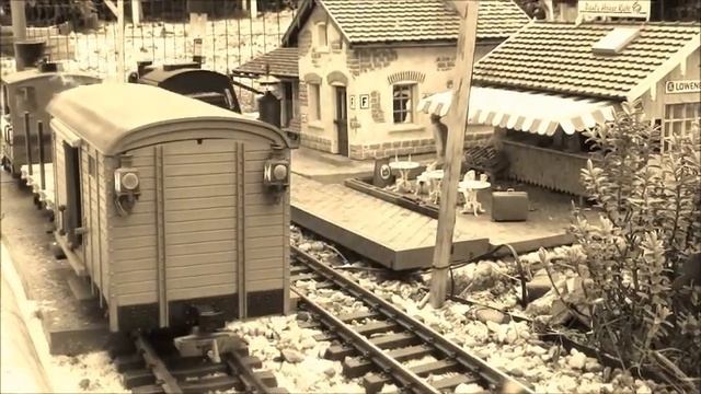 Garden Railways Piko BR 80 and LGB Stains in light snow. смотреть онлайн