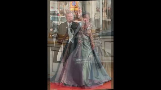 A LOOK BACK AT THE GOLDEN JUBILEE QUEEN'S BEAUTIFUL GALA GOWNS смотреть онлайн