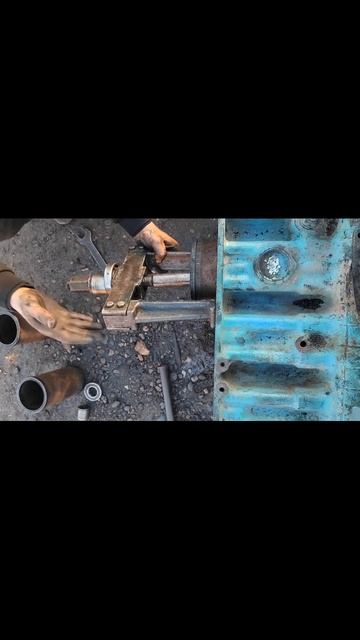 Вытаскиваем гильзы с блока д-240