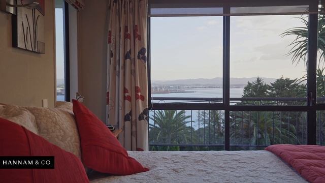 Family home plus self-contained flat, luscious gardens & sea views смотреть онлайн