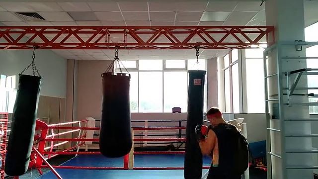 РАБОТА НА БОКСЕРСКОМ МЕШКЕ смотреть онлайн