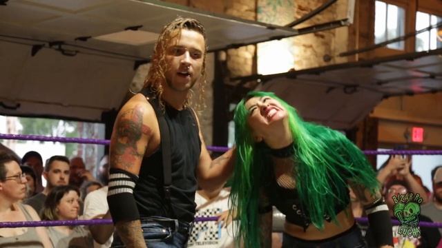 Bizarro Lucha - Endless Waltz - Shotzi Blackheart Vs Atticus Cogar