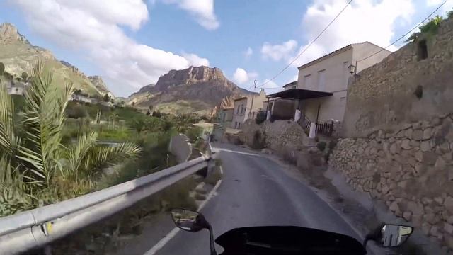 PROBANDO AKRAPOVIC EN T MAX 560 смотреть онлайн