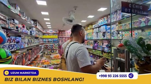 O'rikzorda Xitoylik savdogar Uzum market uchun trend tovarlani hammasini ko'rsatdi