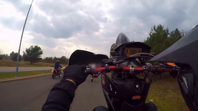 SUPERMOTO & STUNT / CHICK & PRIEST / KTM LC4 & HONDA CBR 600 / OJCIEC MATI смотреть онлайн