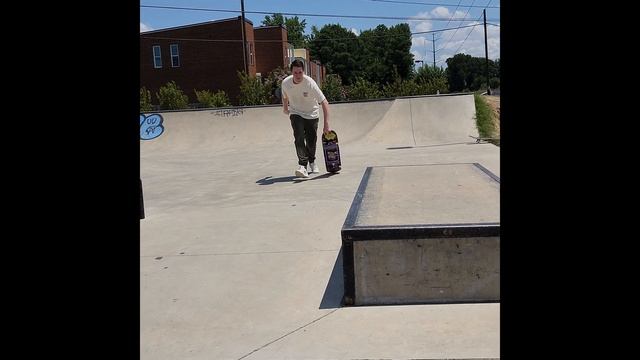 None of My Business (KitS Skateboarding) смотреть онлайн