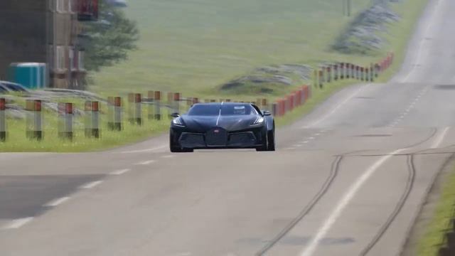 Bugatti La Voiture Noire vs Hypercars at Highlands смотреть онлайн