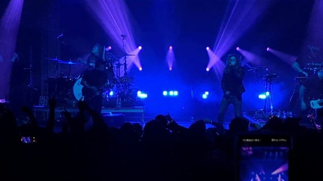 Underoath - It's Dangerous Business Walking Out Your Front Door (Live in Denver 2023) смотреть онлайн