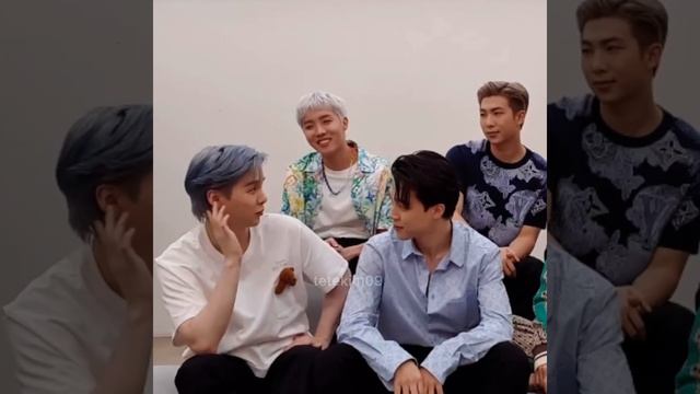 Yoonmin Intense Moment on new V-Live Billboard#1 смотреть онлайн