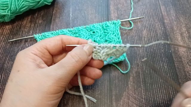 Простой узор спицами. смотреть онлайн