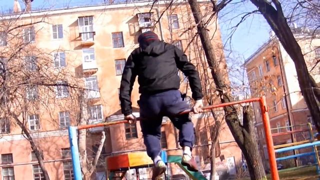 Месяц на турнике смотреть онлайн
