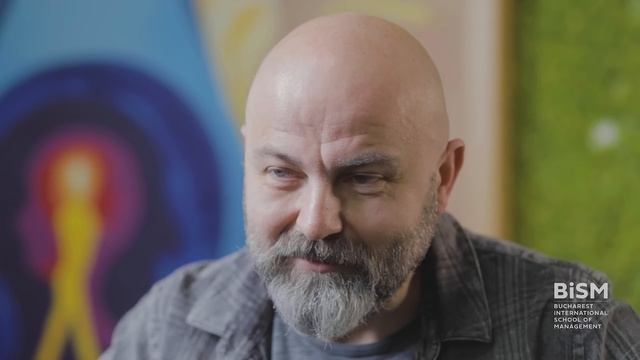 Sergiu Neguț teaches Global Corporate Strategy смотреть онлайн