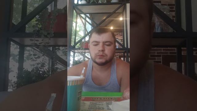 ем в CFC макгамбургер макчизбургер и шаурму концовка 9:55 шокировало смотреть онлайн