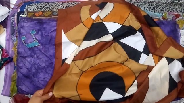 Мешок № 110072. Платки крем. Италия. Арт 3391. Вес 12,5 кг. Кол-во 291 шт смотреть онлайн