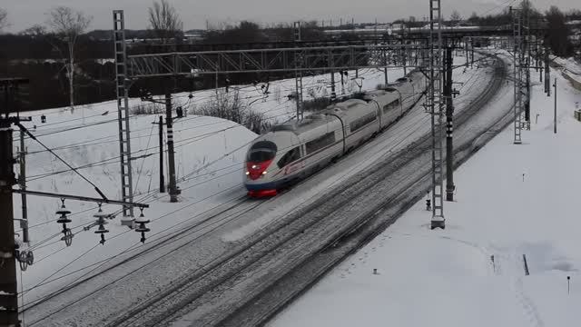 Станция Бологое и "Сапсаны" смотреть онлайн