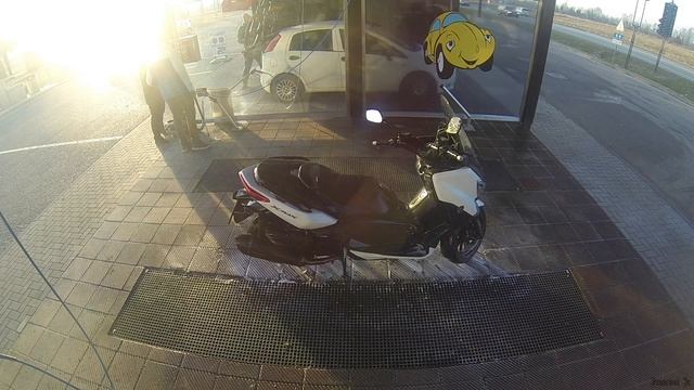 WASHING A YAMAHA X-MAX 400 ABS 2016 WITH AN AKRAPOVIC EXHAUST смотреть онлайн