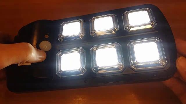 Вуличний ліхтар прожектор із сонячною панеллю та пультом ДУ смотреть онлайн