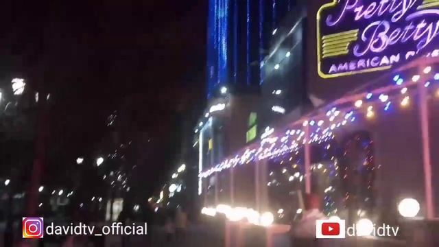 Walking on the most beautiful street (Kirovka) in Chelyabinsk, Russia at night. смотреть онлайн