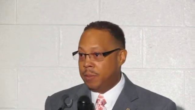 Attorney Anthony Grey speaks at the N.A.N. Leadership Breakfast with Al Sharpton смотреть онлайн