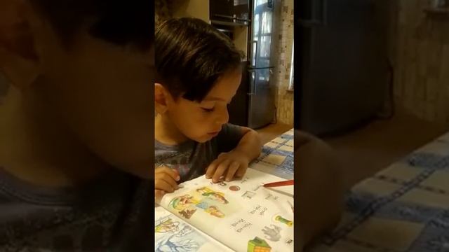 Акмаль 4 года учится читать 🙏🤩😘 смотреть онлайн