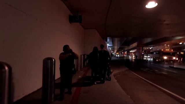 How to take Hotel Shuttle in LAX airport (Sheraton gateway shuttle) смотреть онлайн