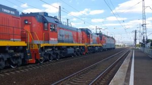 Электровоз 2ЭС6-081 с перегоняемыми тепловозами ТЭМ18ДМ