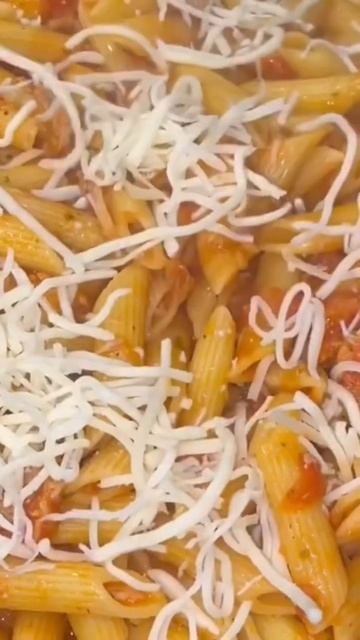 Очень вкусные макароны с сыром и тунцом #shorts смотреть онлайн